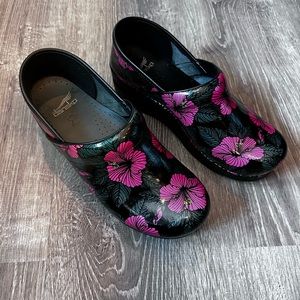Dansko pink hibiscus clog size 39 (8.5)